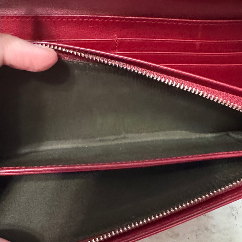 DIOR ♥️ patent cannage wallet on chain ♥️ - Picture 10 of 15